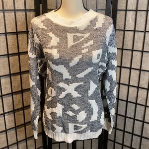 - Vintage Jolie 80s Gray & White Chunky Knit Sweater